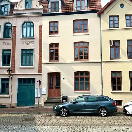 Апартаменты Stylisches Altstadt-apartment Mit Balkon Nahe Hafen *