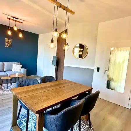 아파트 Stilvolles Altstadt-apartment Mit Balkon Nahe Hafen